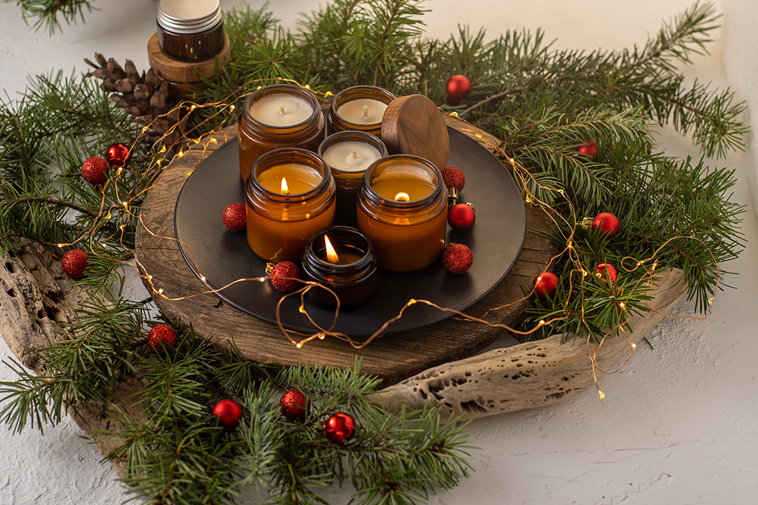 The sense of smell is closely tied to memories and emotions, making it a powerful tool for creating a festive atmosphere. Use scented candles, diffusers, or potpourri in seasonal fragrances like cinnamon, pine, or gingerbread.